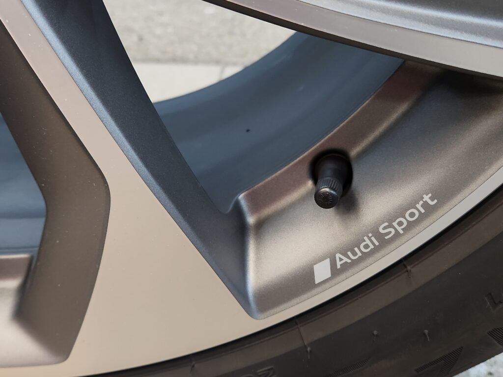 Audi e-tron, image 25