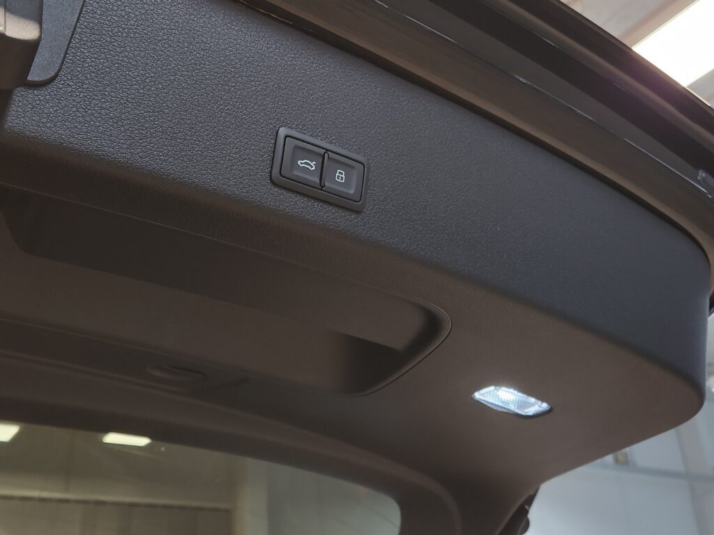 Audi e-tron, image 26