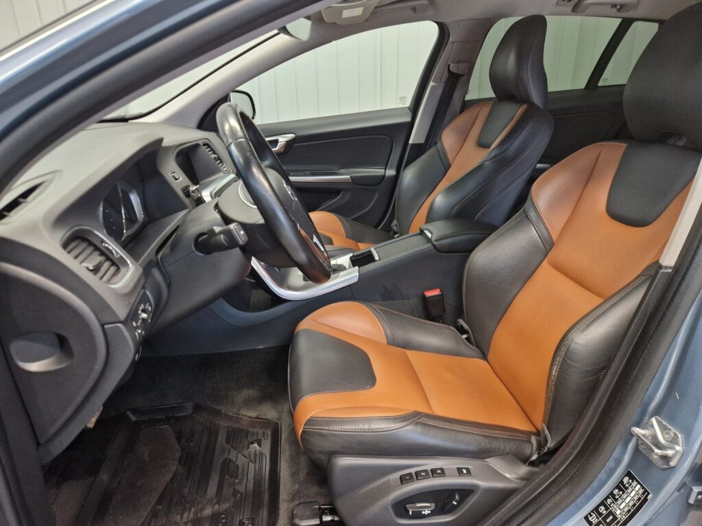 Volvo V60 Cross Country, image 10