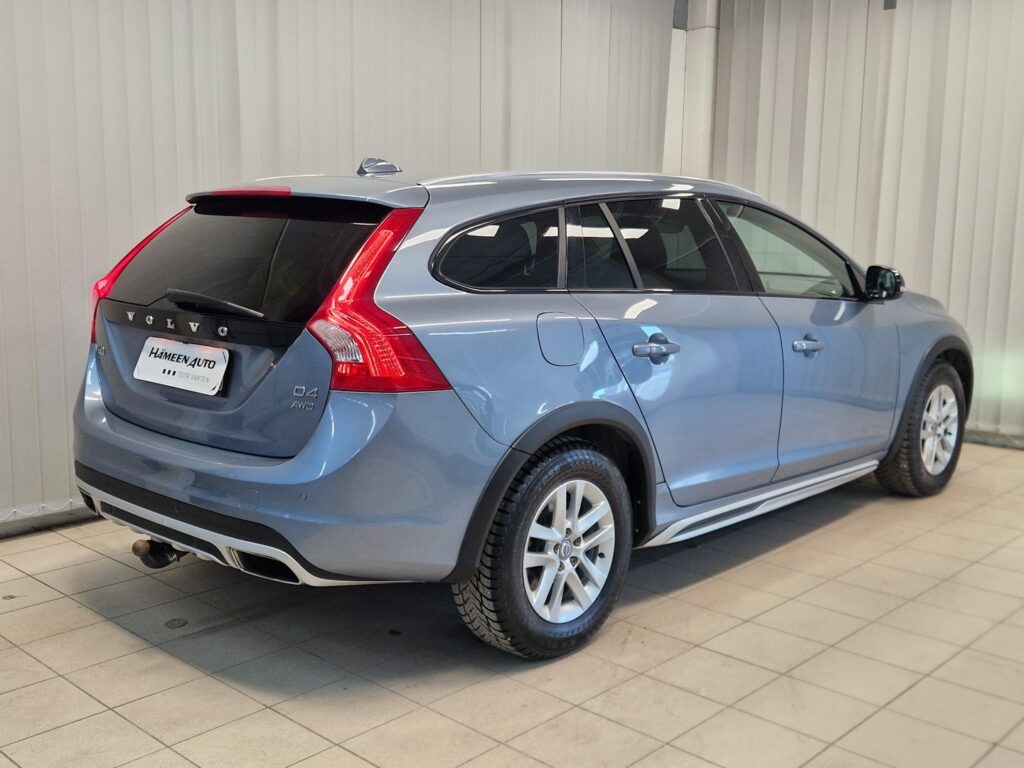Volvo V60 Cross Country, image 2