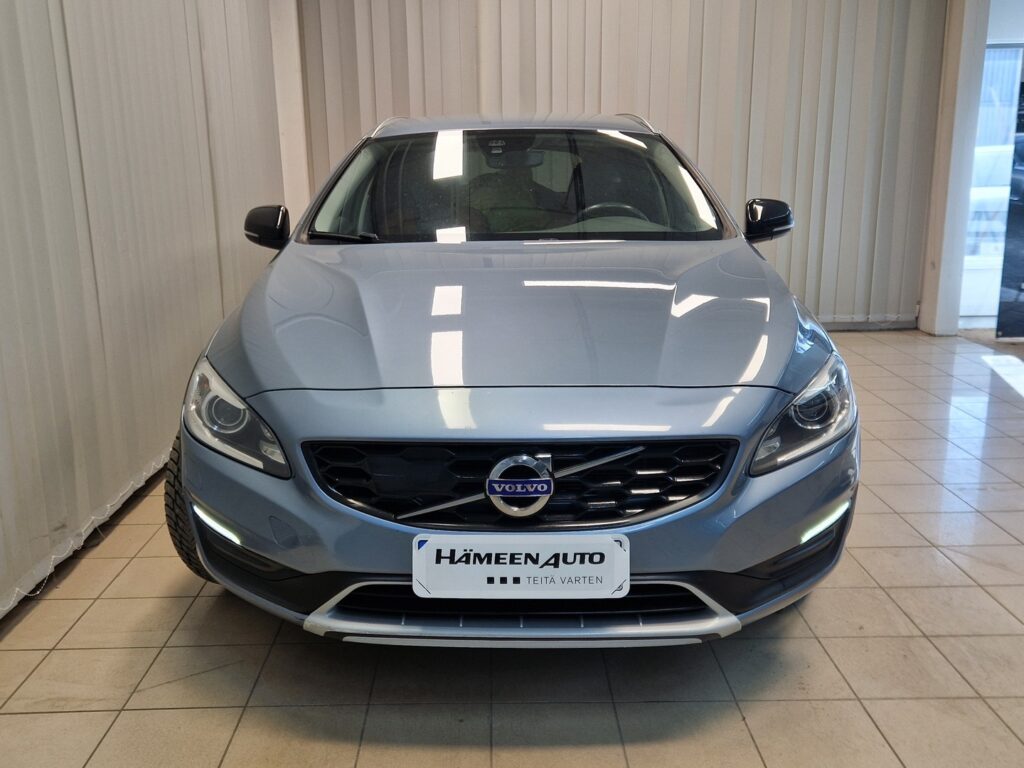 Volvo V60 Cross Country, image 3