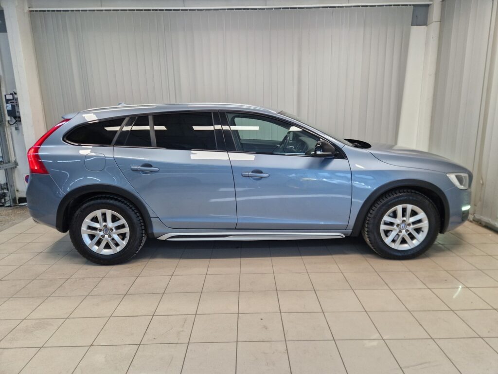 Volvo V60 Cross Country, image 6