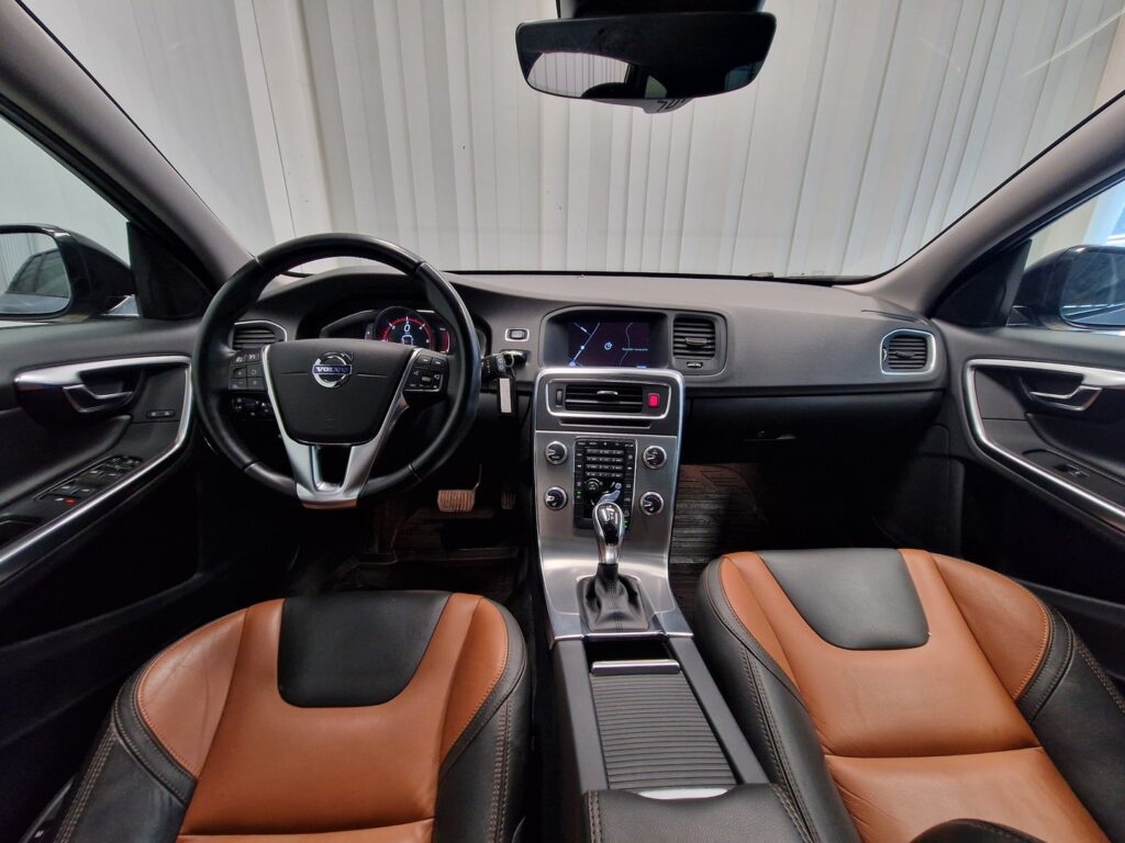 Volvo V60 Cross Country, image 7