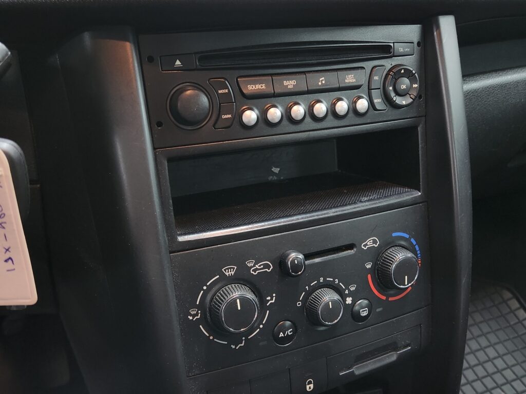 Peugeot 207, image 10