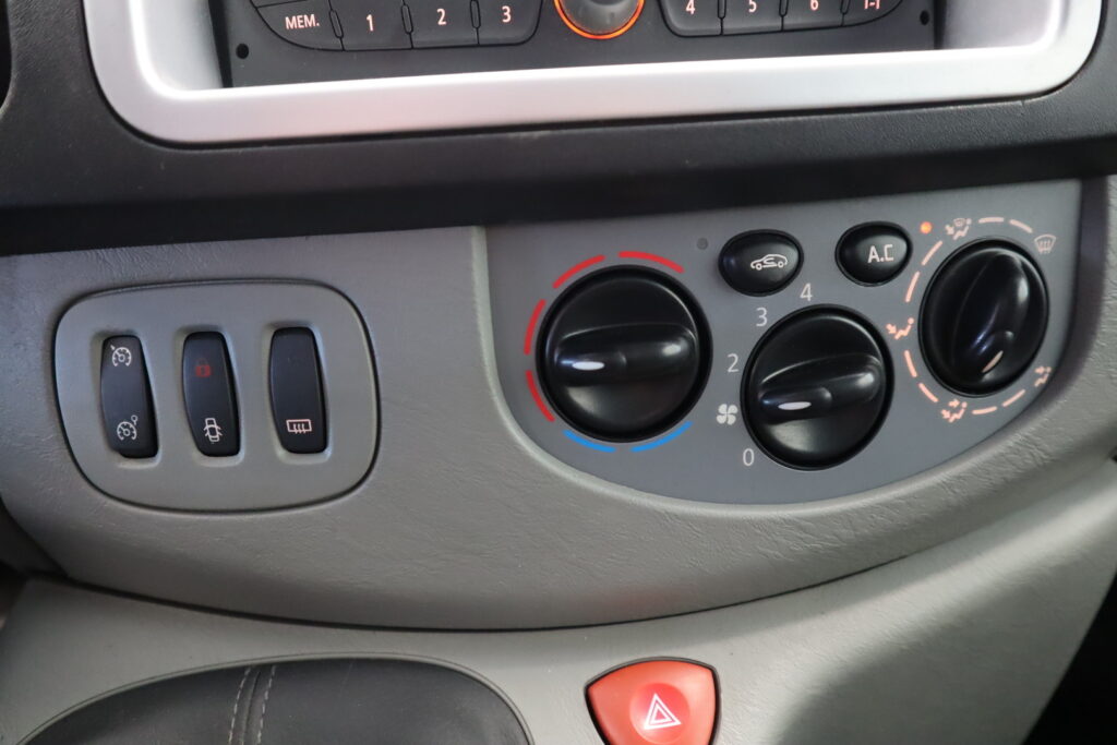 Opel Vivaro, image 13