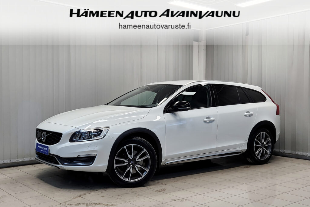 Volvo V60 Cross Country, image 1