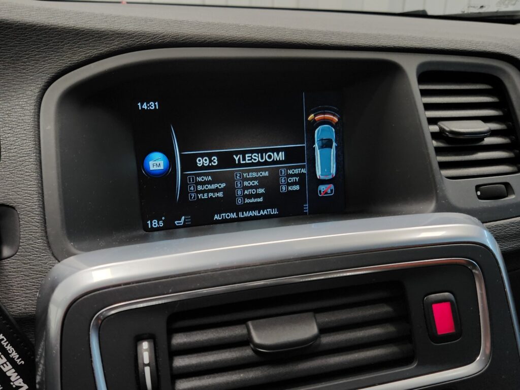 Volvo V60 Cross Country, image 13
