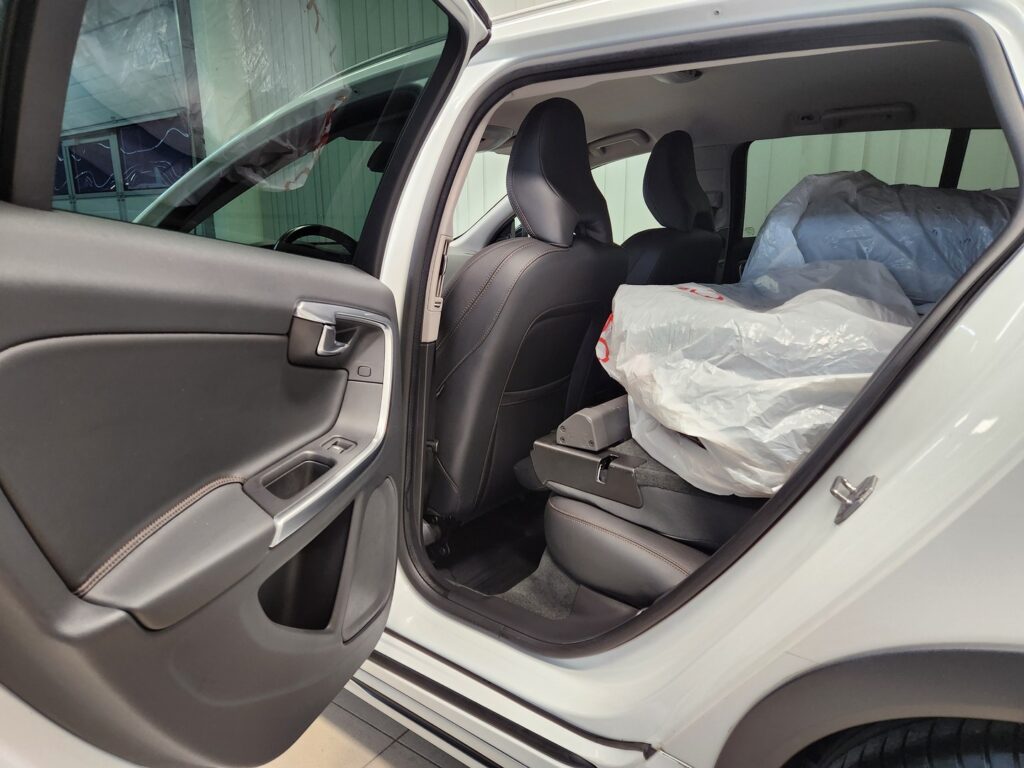 Volvo V60 Cross Country, image 15
