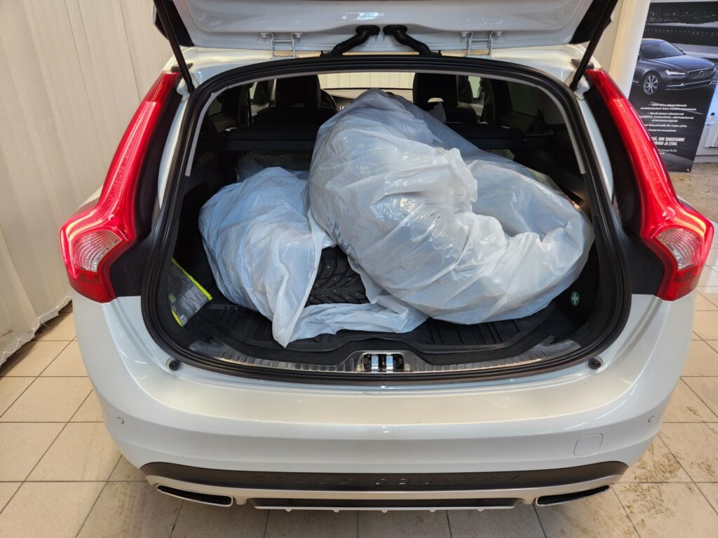 Volvo V60 Cross Country, image 16