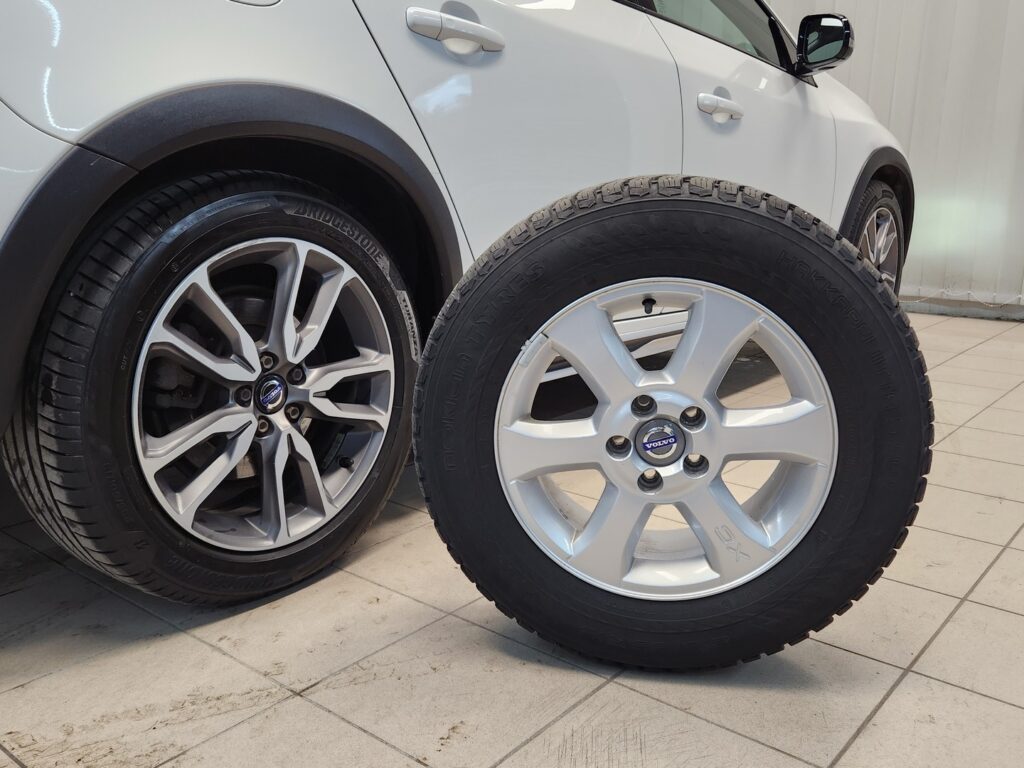 Volvo V60 Cross Country, image 17