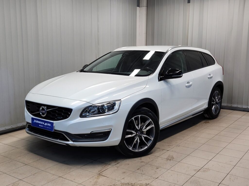 Volvo V60 Cross Country, image 2