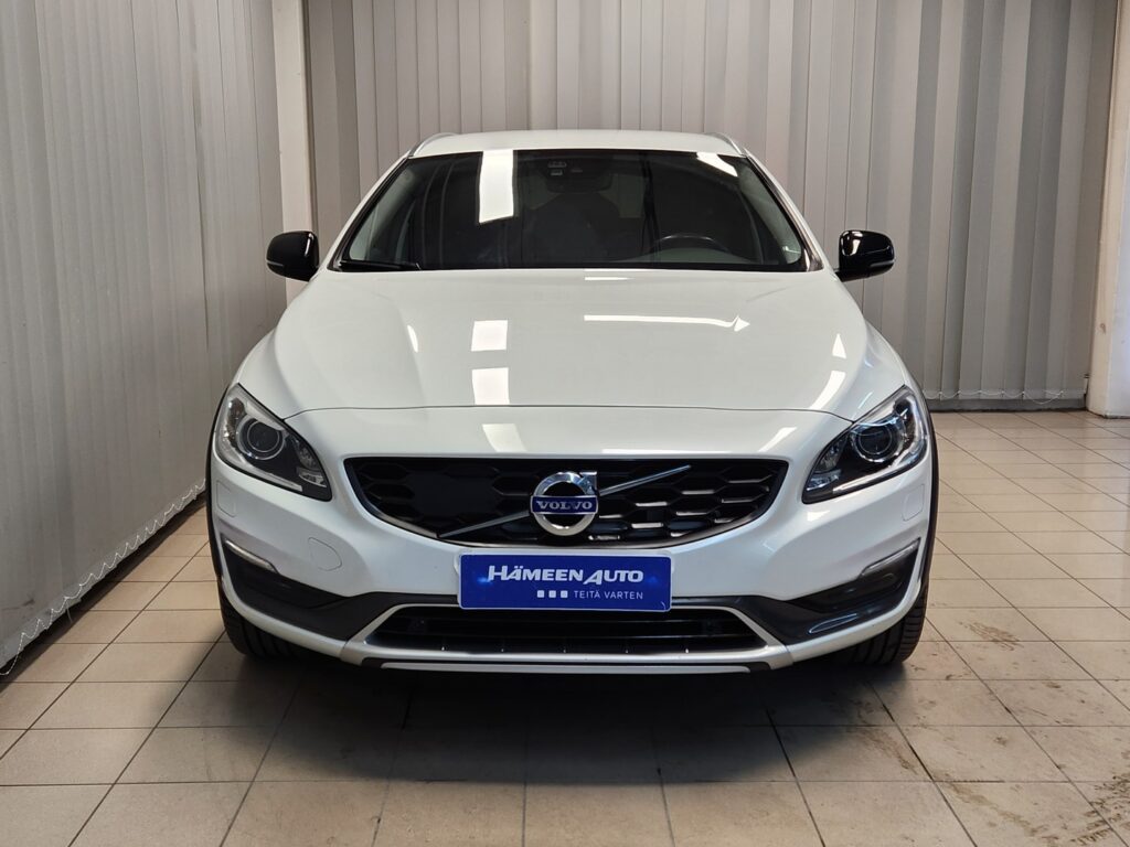 Volvo V60 Cross Country, image 3