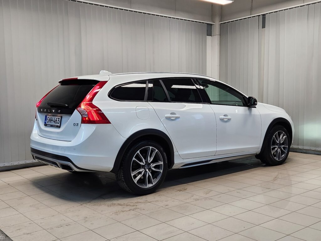 Volvo V60 Cross Country, image 5