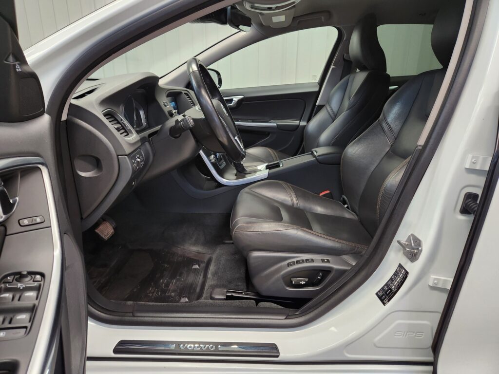 Volvo V60 Cross Country, image 6
