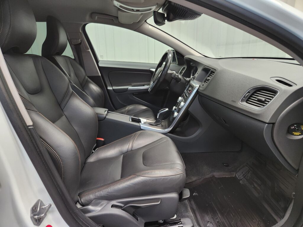 Volvo V60 Cross Country, image 7