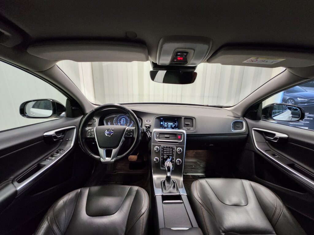 Volvo V60 Cross Country, image 8