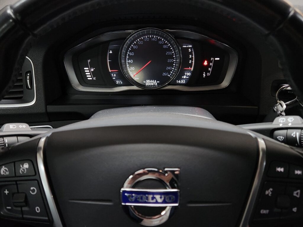Volvo V60 Cross Country, image 9