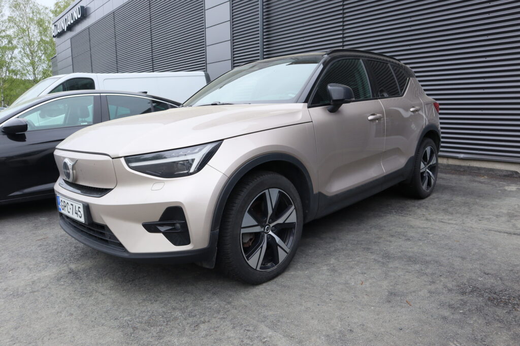 Volvo XC40, image 1