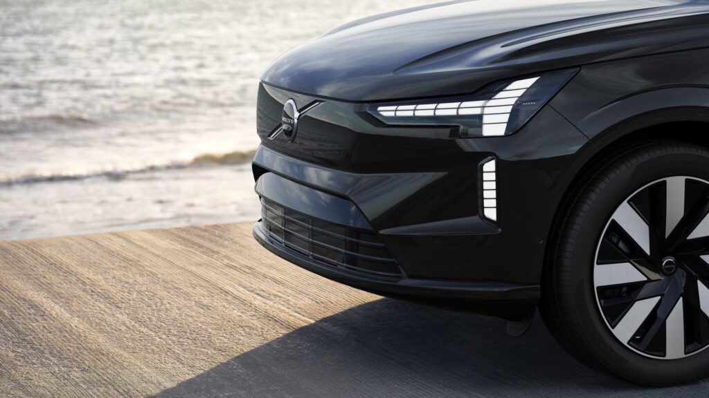 Volvo EX90, image 2