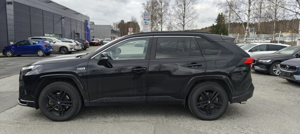 Toyota RAV4 Plug-in, image 2