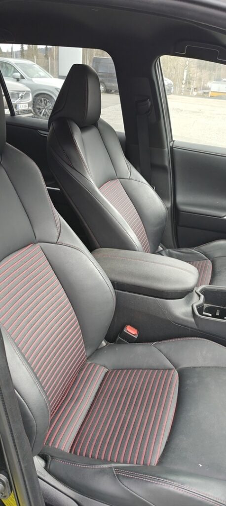 Toyota RAV4 Plug-in, image 4