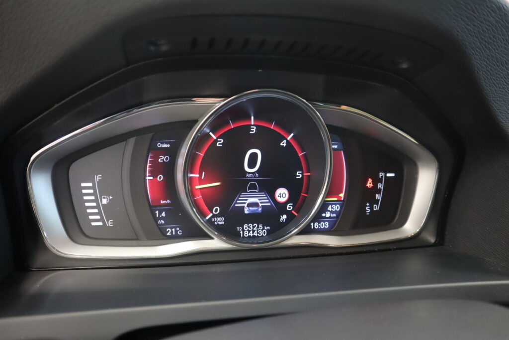 Volvo V60 Cross Country, image 13