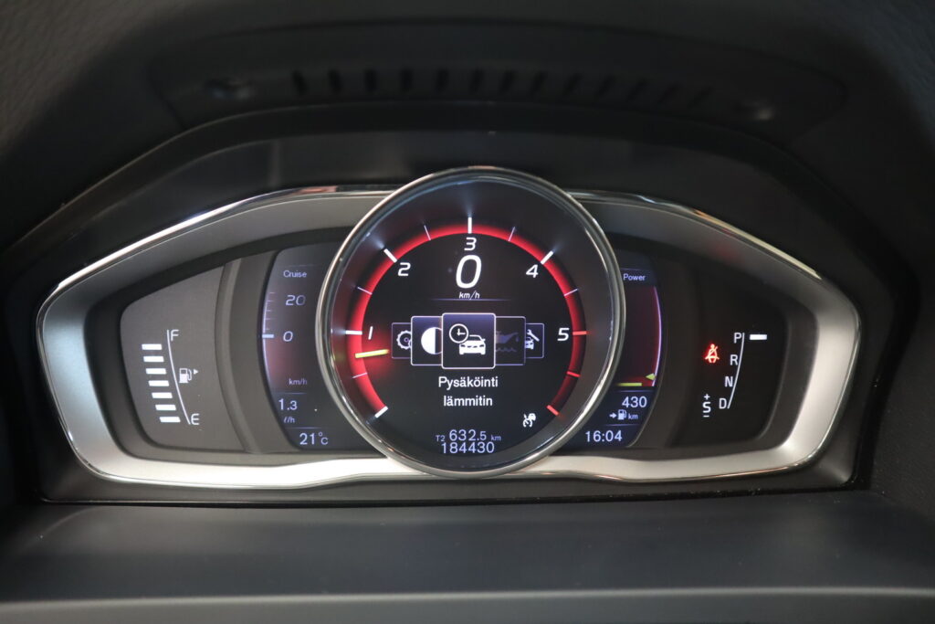 Volvo V60 Cross Country, image 17