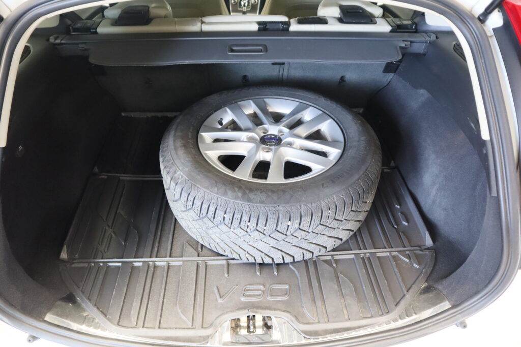 Volvo V60 Cross Country, image 18