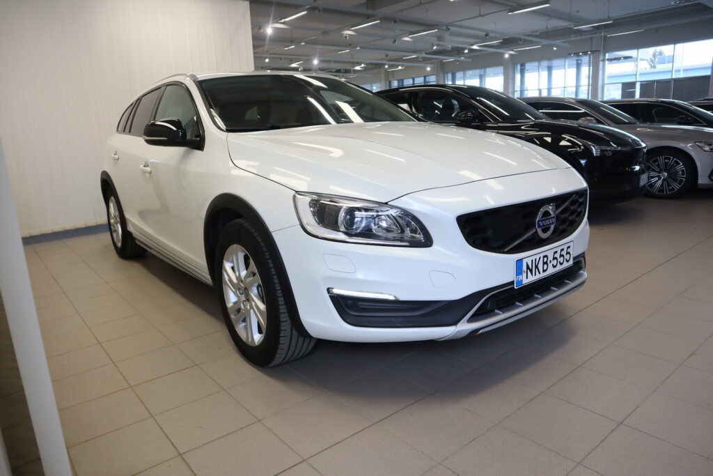 Volvo V60 Cross Country, image 3