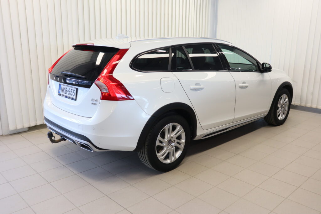 Volvo V60 Cross Country, image 4