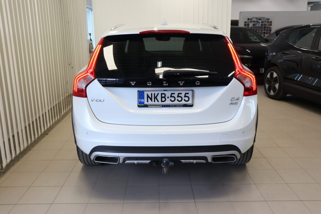 Volvo V60 Cross Country, image 5