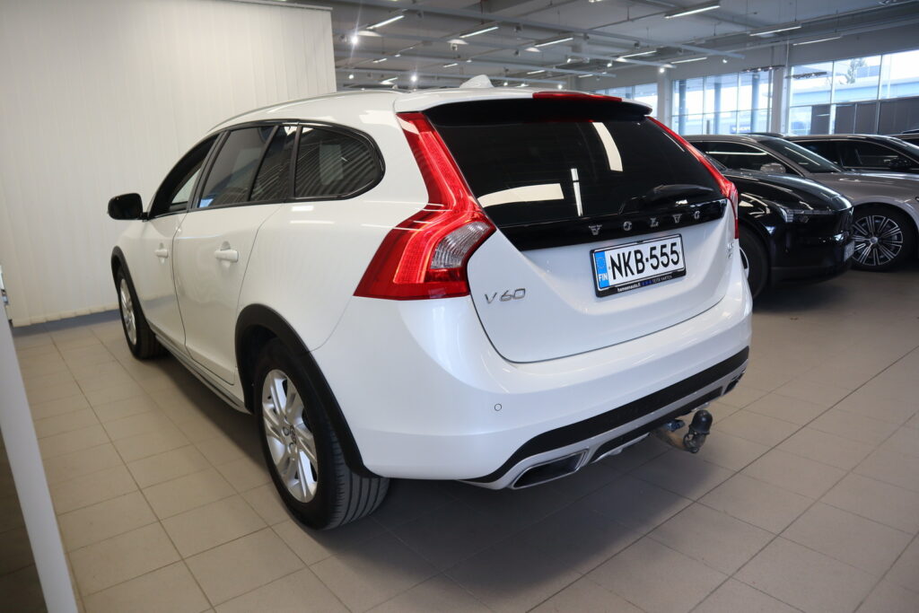 Volvo V60 Cross Country, image 6