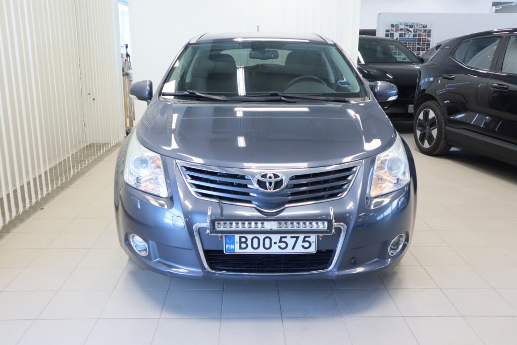Toyota Avensis, image 2