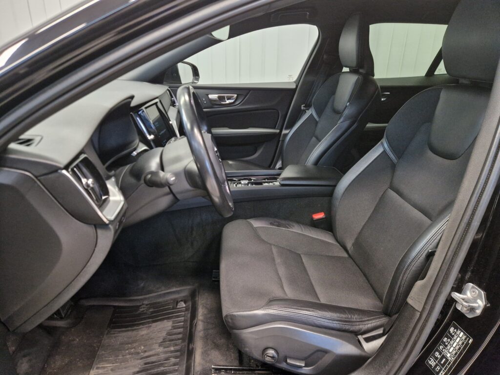 Volvo V60 Cross Country, image 10