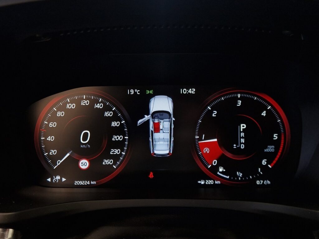 Volvo V60 Cross Country, image 15