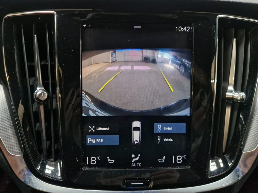 Volvo V60 Cross Country, image 17
