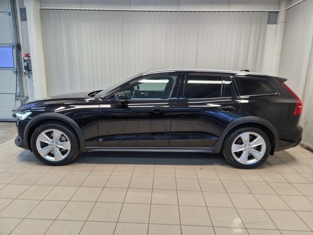 Volvo V60 Cross Country, image 3
