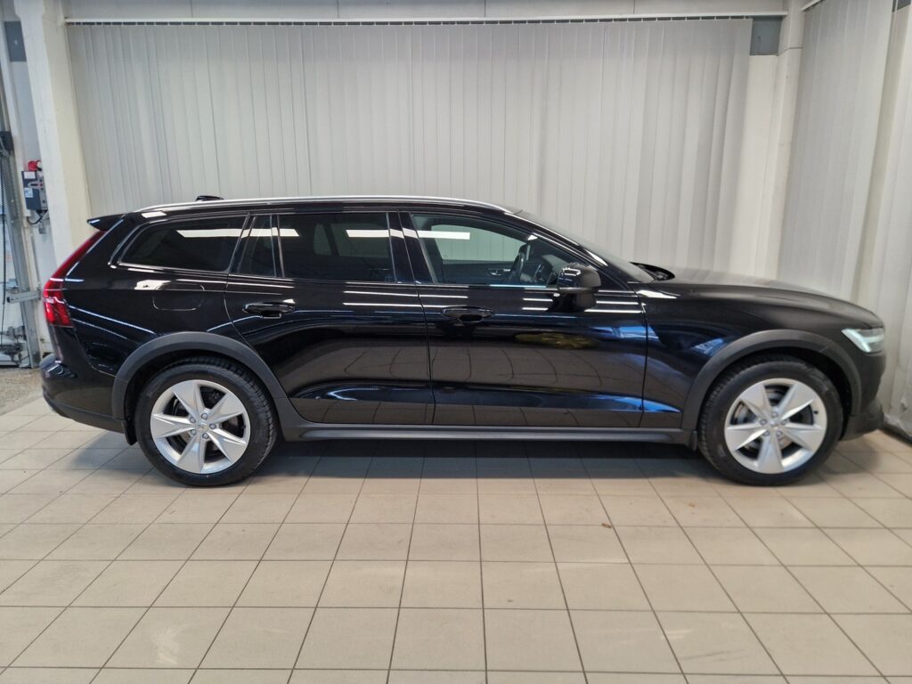 Volvo V60 Cross Country, image 5