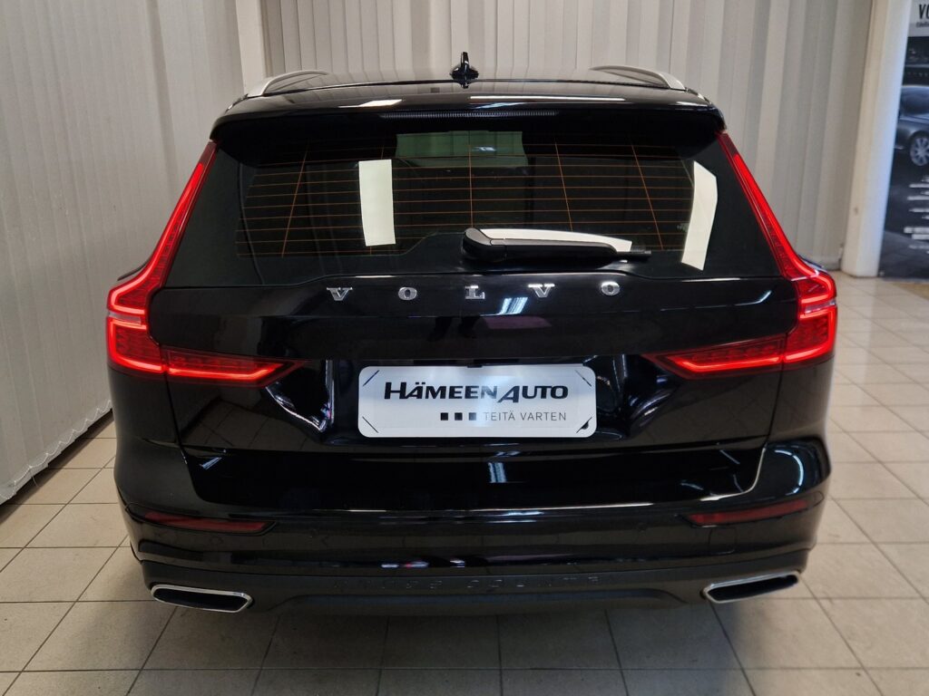 Volvo V60 Cross Country, image 6