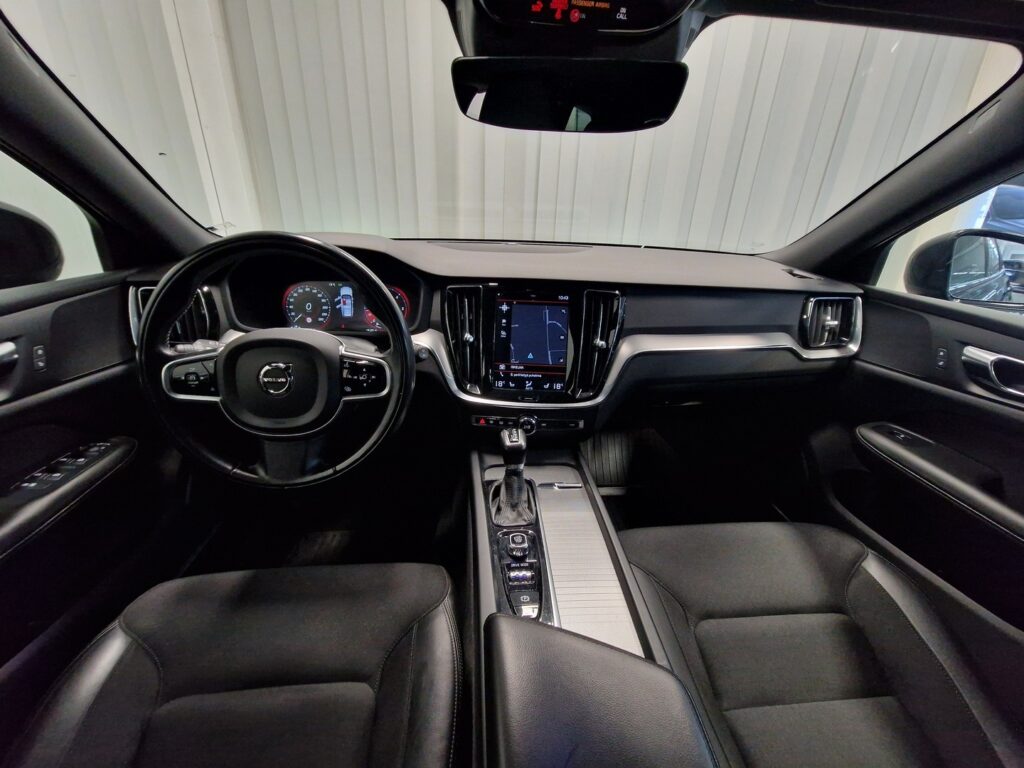 Volvo V60 Cross Country, image 7