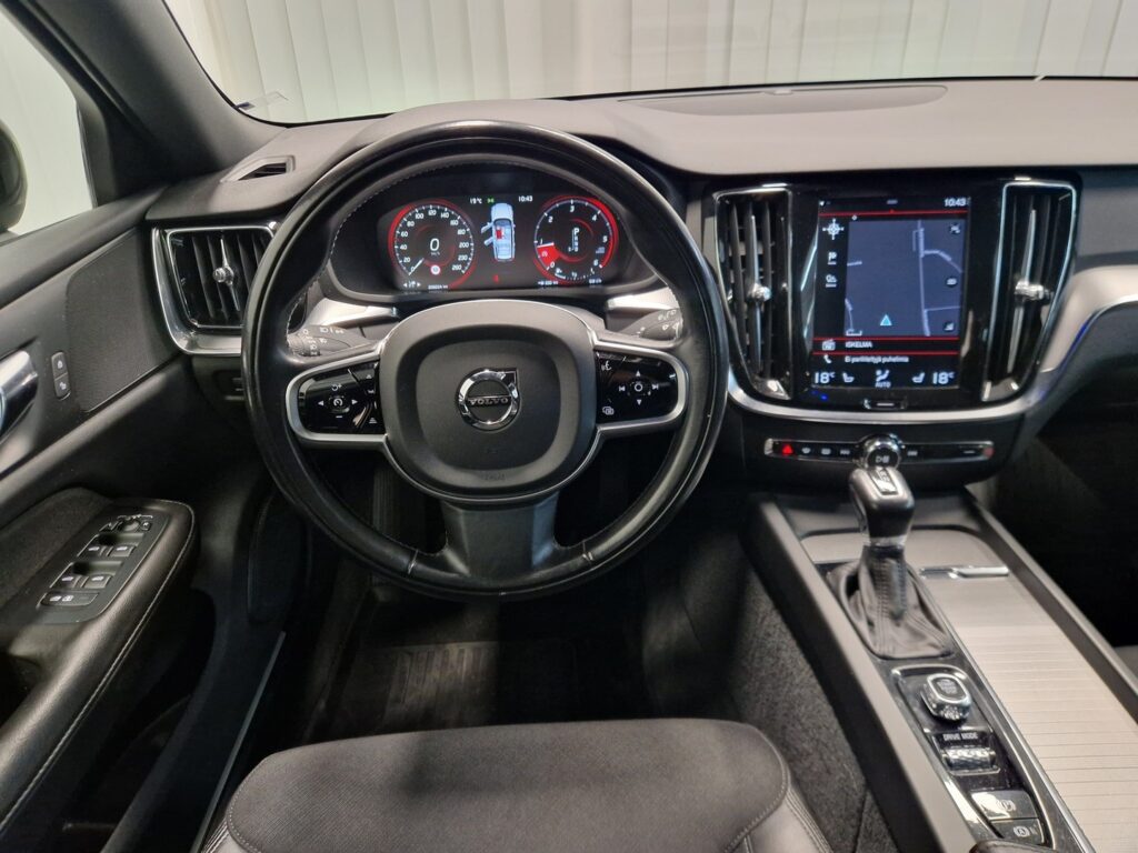 Volvo V60 Cross Country, image 8