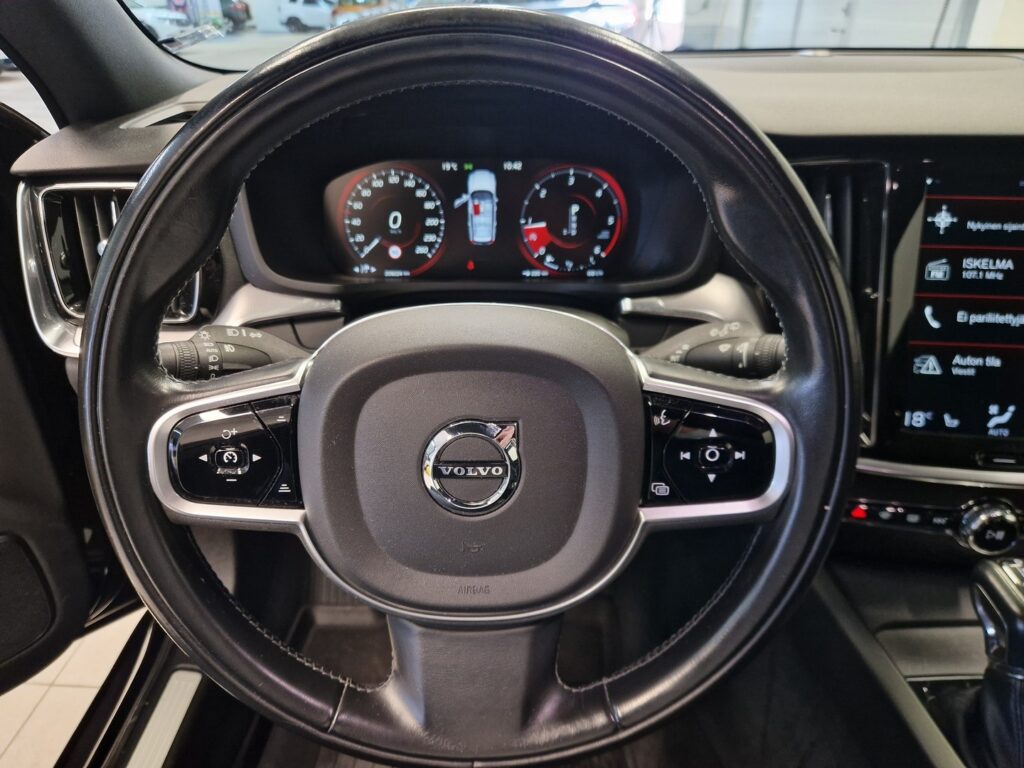 Volvo V60 Cross Country, image 9