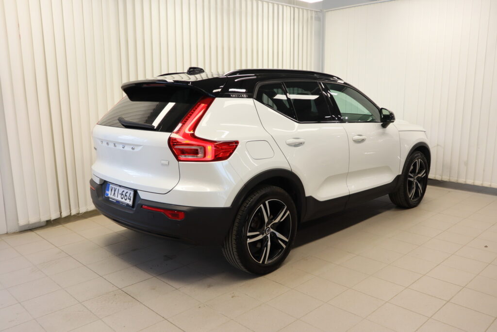 Volvo XC40, image 2