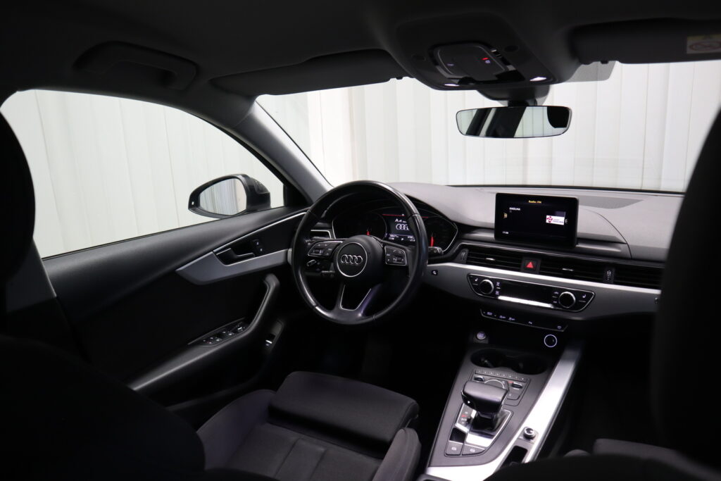 Audi A4, image 13