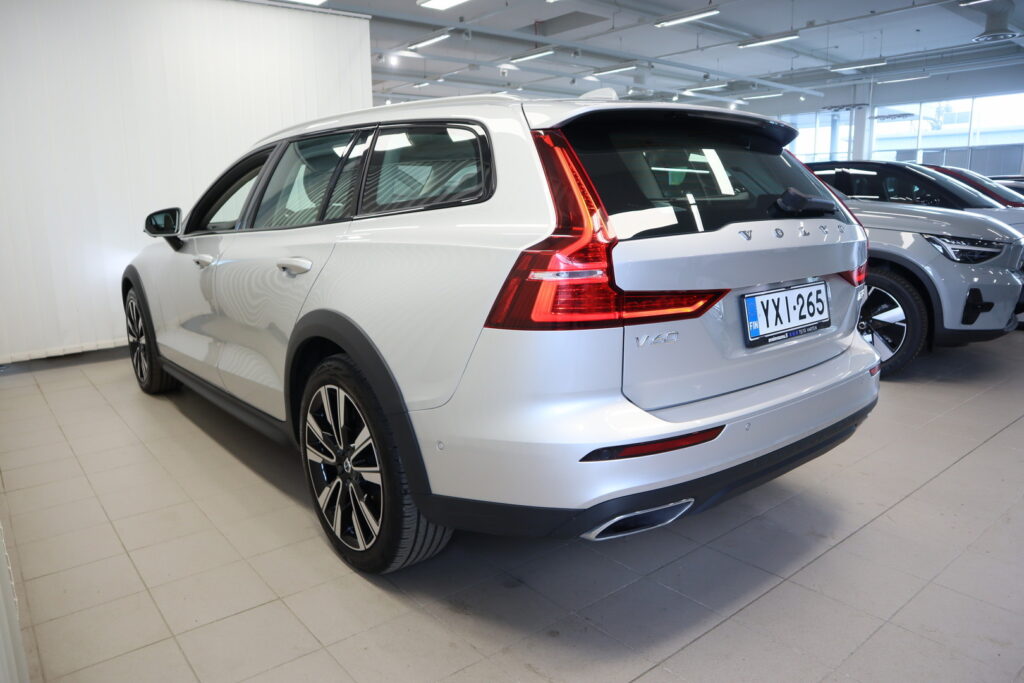 VOLVO V60 Cross Country, image 6