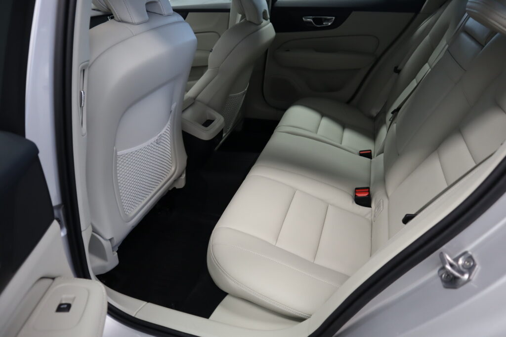 VOLVO V60 Cross Country, image 9