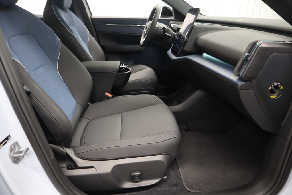 Volvo EX30, image 10