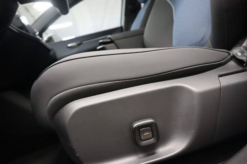 Volvo EX30, image 11