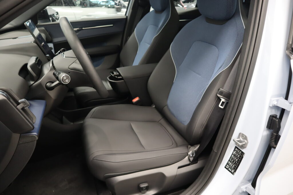 Volvo EX30, image 8