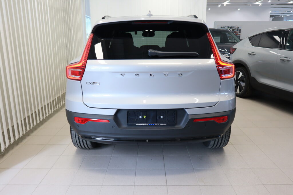 Volvo EX40, image 5